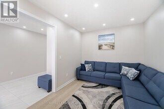 21 Smallwood Rd in Brampton, ON - Building Photo - Building Photo