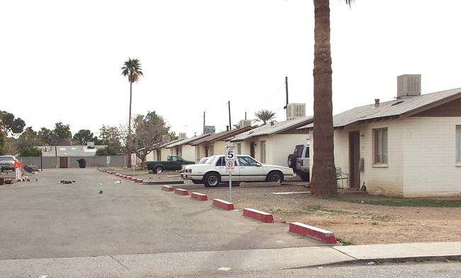 Green Tree Villas in Phoenix, AZ - Building Photo - Building Photo