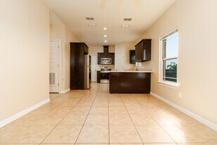 2706 E Garfield Ave in Alton, TX - Building Photo