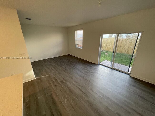 12865 NW 24th Ave in Miami, FL - Building Photo - Building Photo