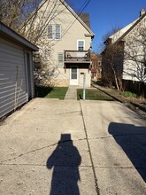 2943 N Newhall St, Unit Lower in Milwaukee, WI - Foto de edificio - Building Photo