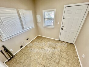 804 E 13th St in Ada, OK - Foto de edificio - Building Photo