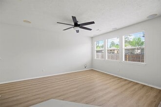 235 W Stedhill Loop in Conroe, TX - Building Photo - Building Photo