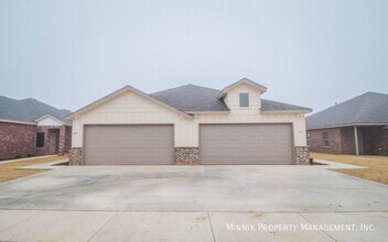 2017 102nd St in Lubbock, TX - Building Photo - Building Photo