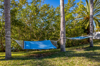 The Alcove at Madeira Beach in St. Petersburg, FL - Foto de edificio - Building Photo