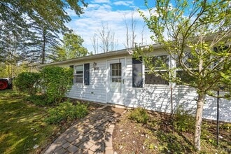 8839 English Rd in Brewerton, NY - Building Photo - Building Photo