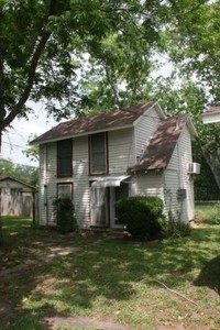 636 Preston St in Columbus, TX - Foto de edificio - Building Photo