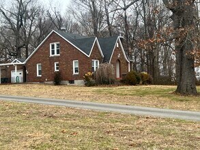 786 N Russell St in Portland, TN - Building Photo - Building Photo