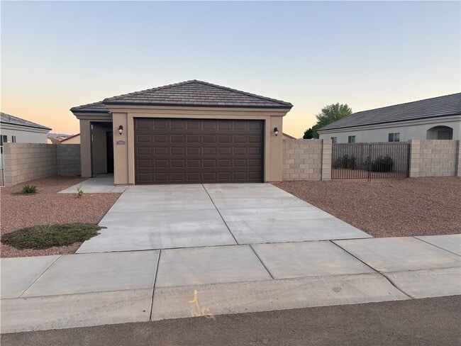 3276 E Farm Crst Ave