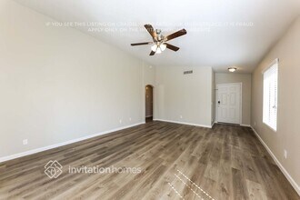 5029 W Kerry Ln in Glendale, AZ - Foto de edificio - Building Photo