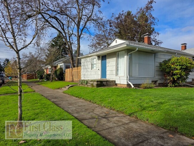 property at 5325 SE Reedway St