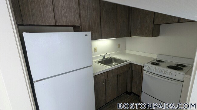 1455 Commonwealth Ave in Boston, MA - Building Photo - Building Photo