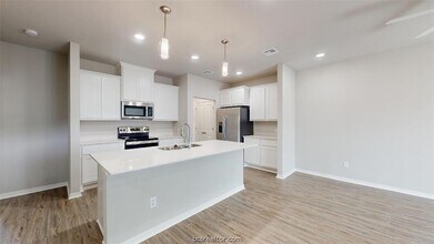 1326 Prairie Dr, Unit 221 in Bryan, TX - Foto de edificio - Building Photo