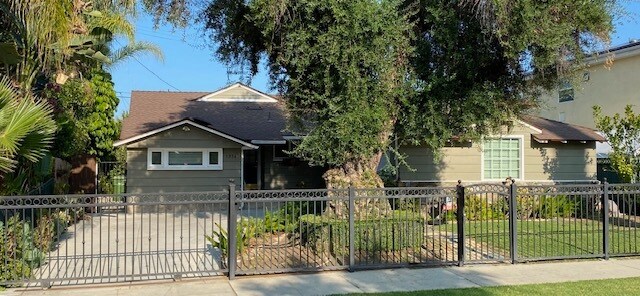 5356 Yolanda Ave in Tarzana, CA - Building Photo