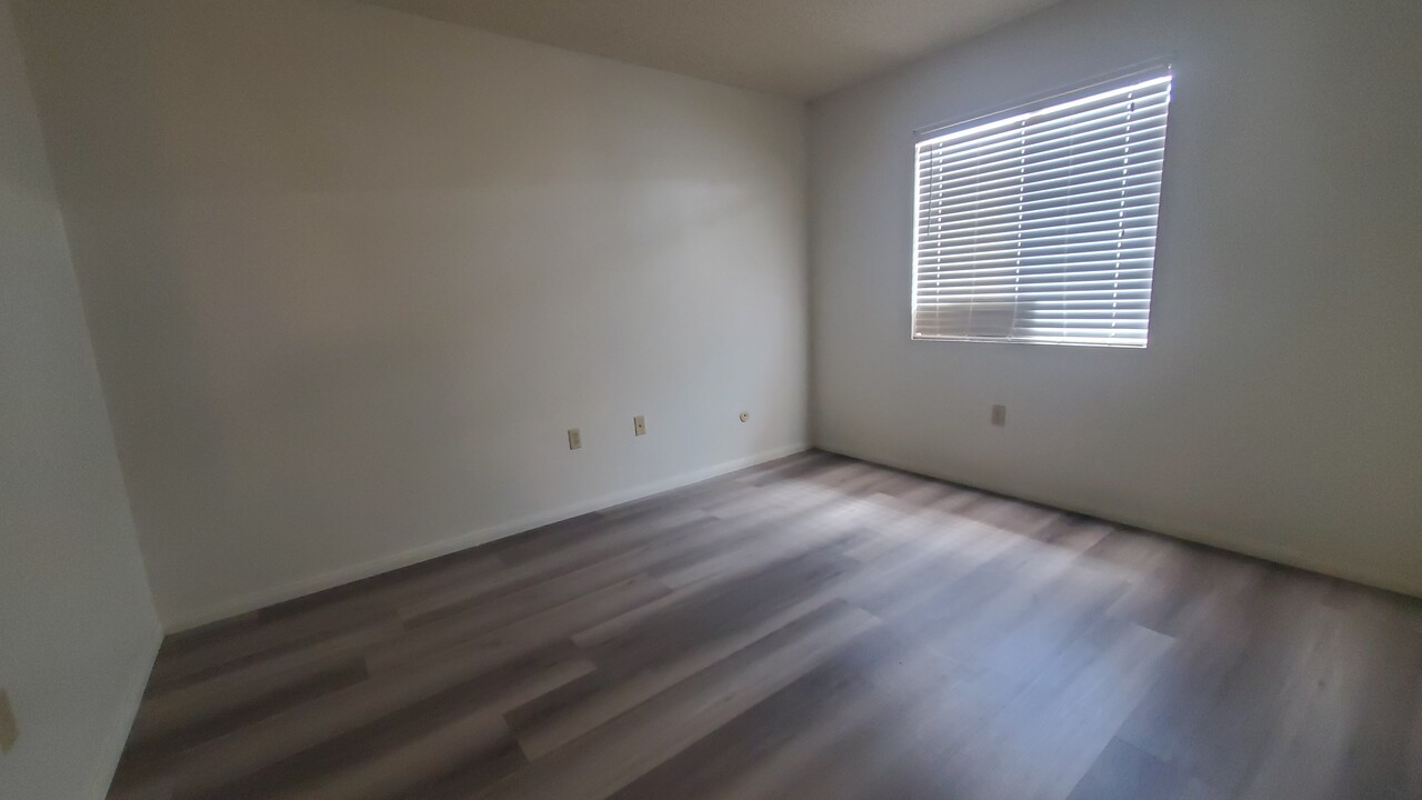309 W Barioni Blvd, Unit C in Imperial, CA - Building Photo