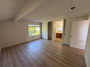 13549 Hike Ln in San Diego, CA - Building Photo - Building Photo