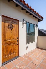 2338 Cloverdale Ave in Los Angeles, CA - Building Photo - Building Photo