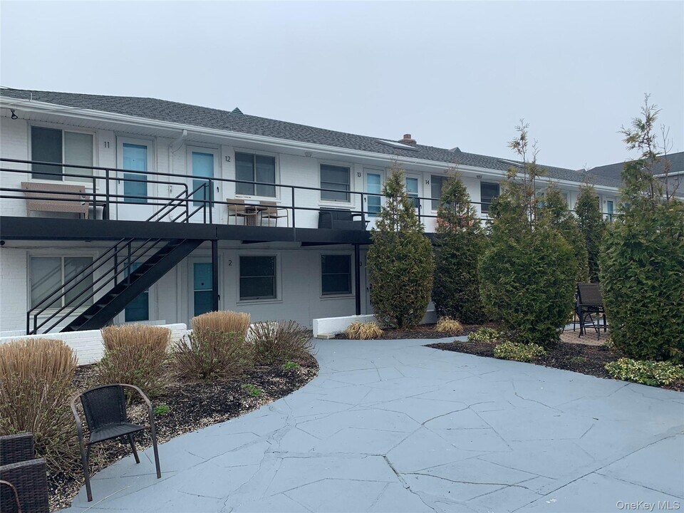 20 Wyoming Ave in Long Beach, NY - Building Photo