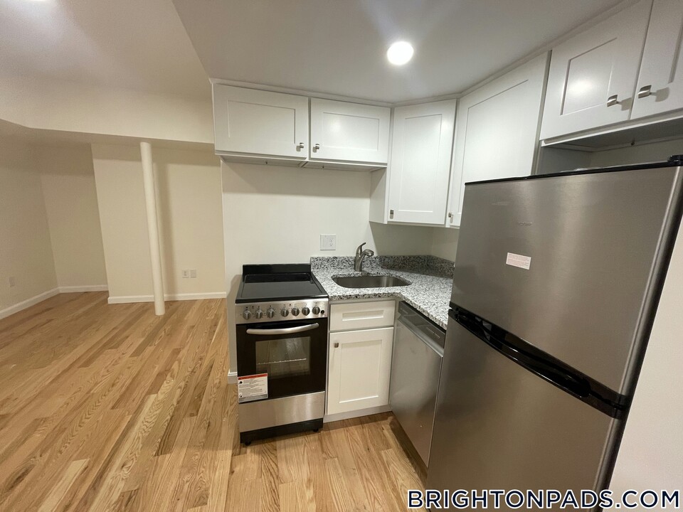 1725 Commonwealth Ave in Boston, MA - Building Photo