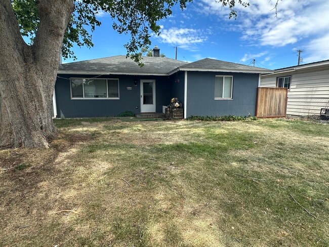 property at 1408 W Lee St