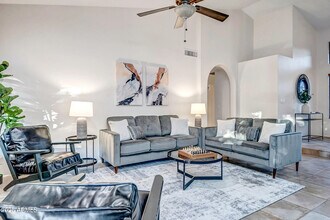 15832 N 60th Way in Scottsdale, AZ - Foto de edificio - Building Photo