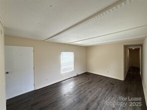 300 Huffstetler Rd in Gastonia, NC - Building Photo - Building Photo