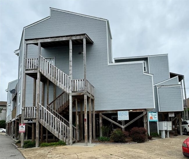 property at 1326 W Ocean View Ave