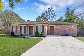 1018 Surrey Ct in Tomball, TX - Building Photo - Building Photo