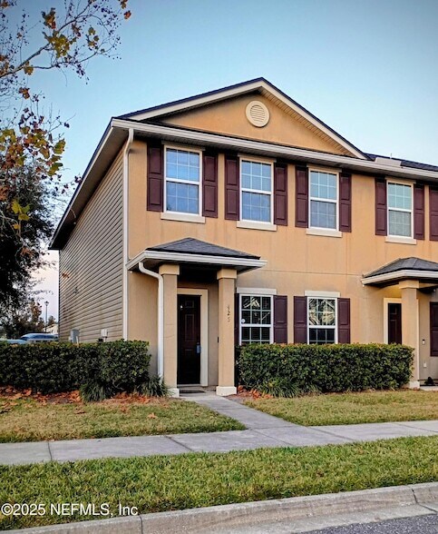 425 Oasis Ln in Orange Park, FL - Building Photo