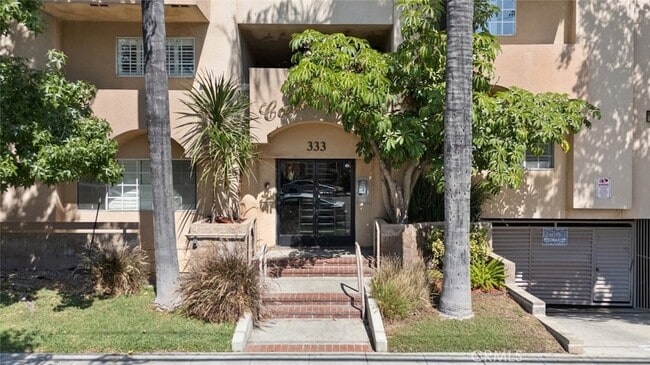 333 W Alameda Ave in Burbank, CA - Building Photo - Building Photo