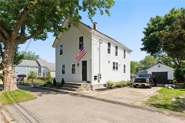property at 32 Richmond St
