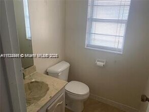 335 W Laurel Dr in Margate, FL - Building Photo - Building Photo