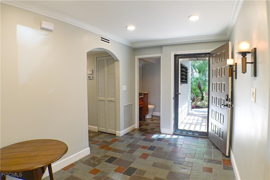 112 Pinebrook Dr in Ft. Myers, FL - Building Photo