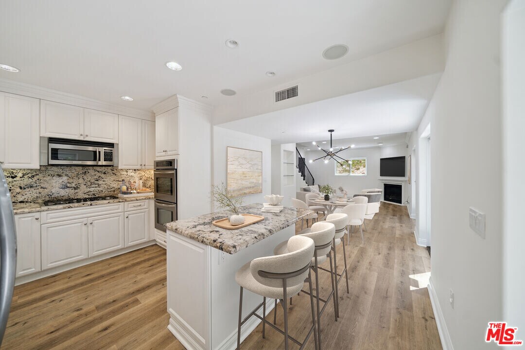 1529 S Beverly Dr in Los Angeles, CA - Building Photo