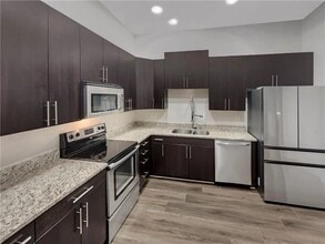 745 Fountainhead Ln NE, Unit 113 in Atlanta, GA - Building Photo - Building Photo