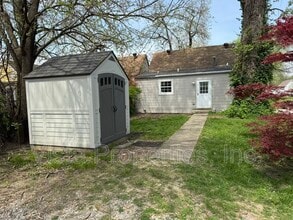 1740 E Market St in New Albany, IN - Building Photo - Building Photo