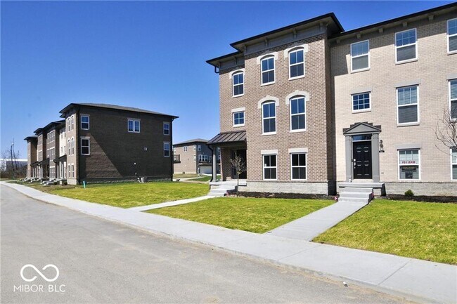 916 Yorkshire Ln in Zionsville, IN - Foto de edificio - Building Photo