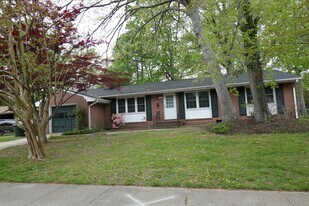 859 Catalina Dr in Newport News, VA - Building Photo