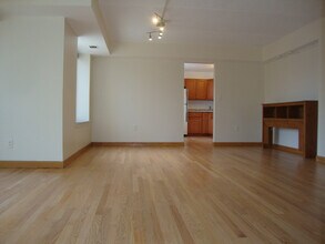 1243 Beacon St, Unit 3C in Brookline, MA - Building Photo - Building Photo