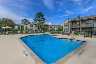 Willow Creek Apartment Homes in Alvin, TX - Foto de edificio - Building Photo