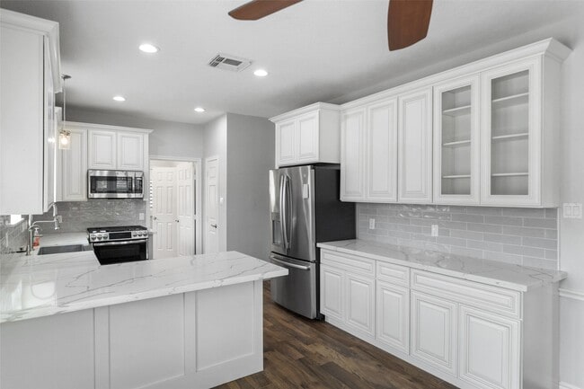 property at 1116 River Ct