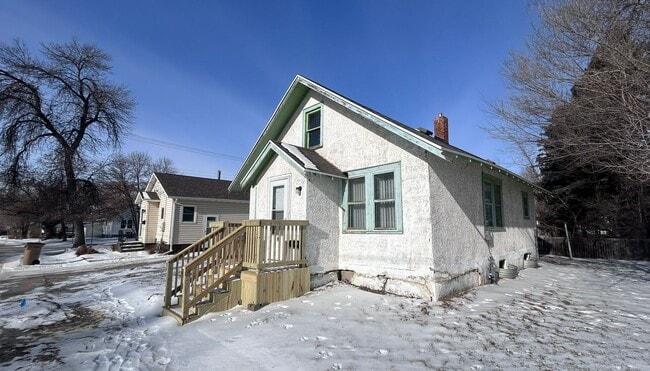 property at 18 8th Ave NW