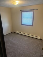 1238 Edgewood Dr, Unit 1238 Edgewood Drive in Thief River Falls, MN - Building Photo - Building Photo