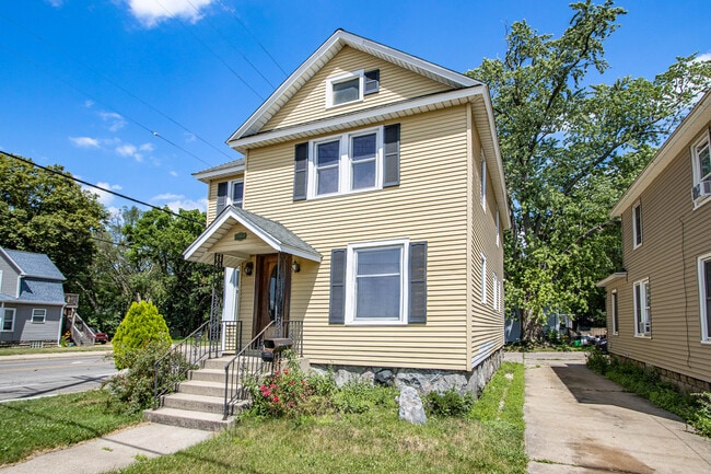 1403 S Burdick St in Kalamazoo, MI - Building Photo - Building Photo