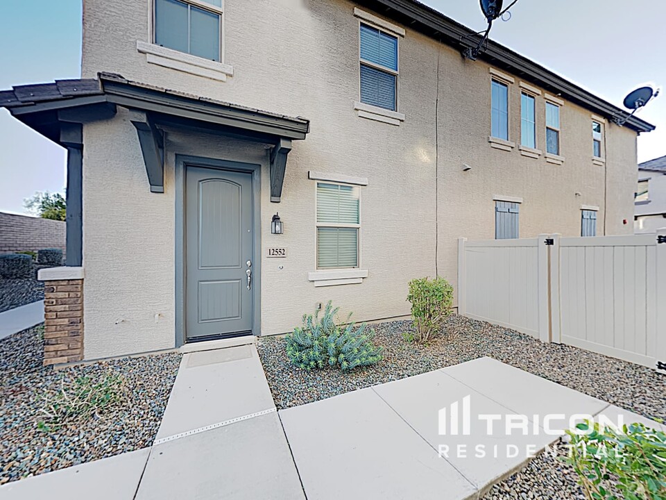 12552 W Hummingbird Terrace in Peoria, AZ - Building Photo