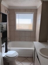 901 N Hamlett St in Athens, TX - Building Photo - Building Photo