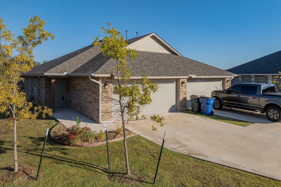The Villas at Grand in Chickasha, OK - Building Photo