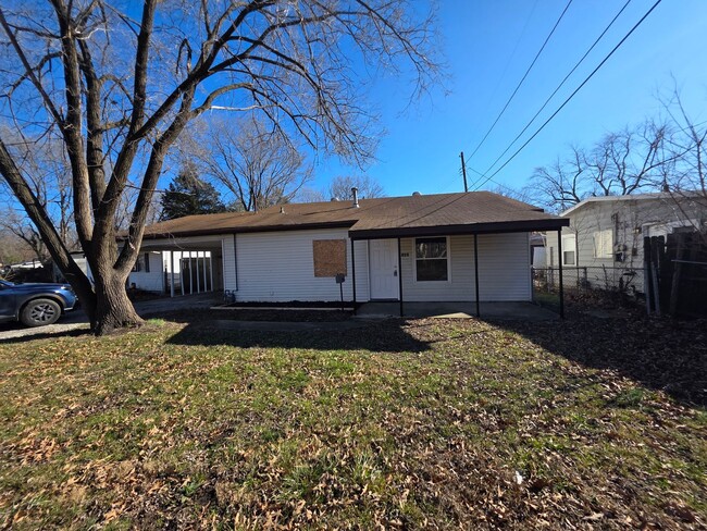 302 St Leonard Dr in Sauget, IL - Building Photo - Building Photo