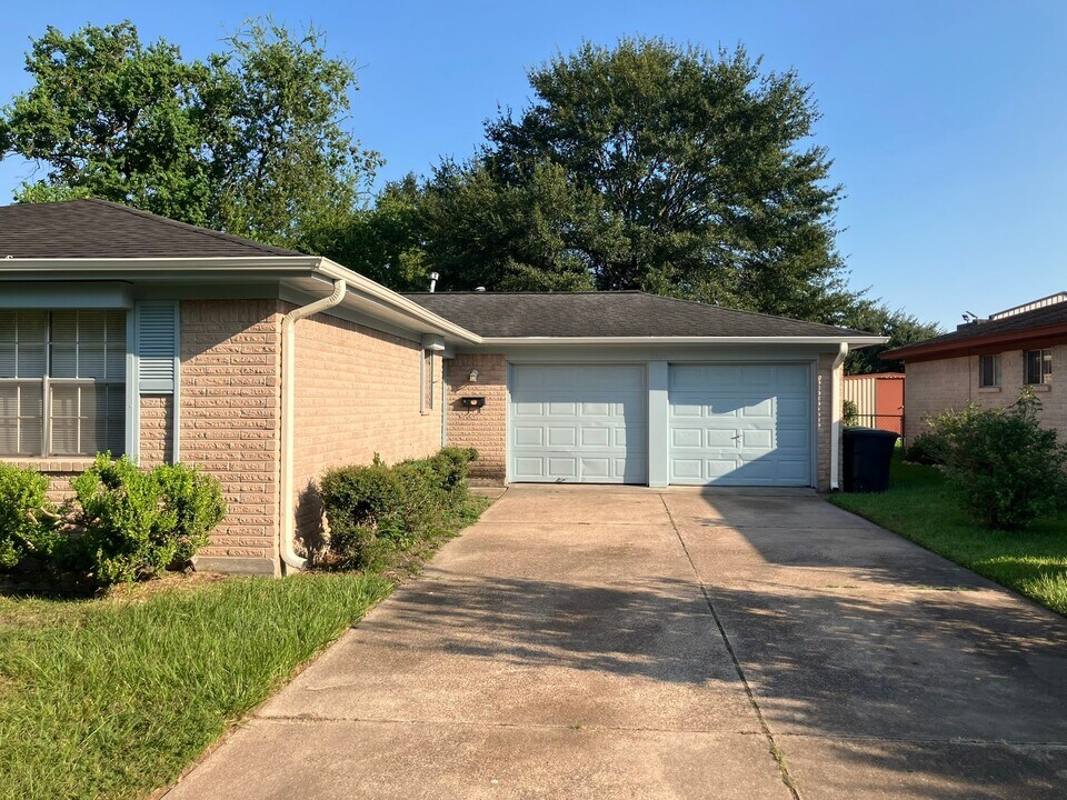 1315 Peach Spring Dr in Houston, TX - Building Photo