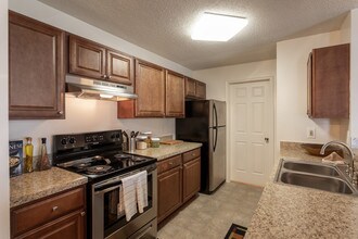 Lakewood Apartments in Stafford, VA - Building Photo - Interior Photo